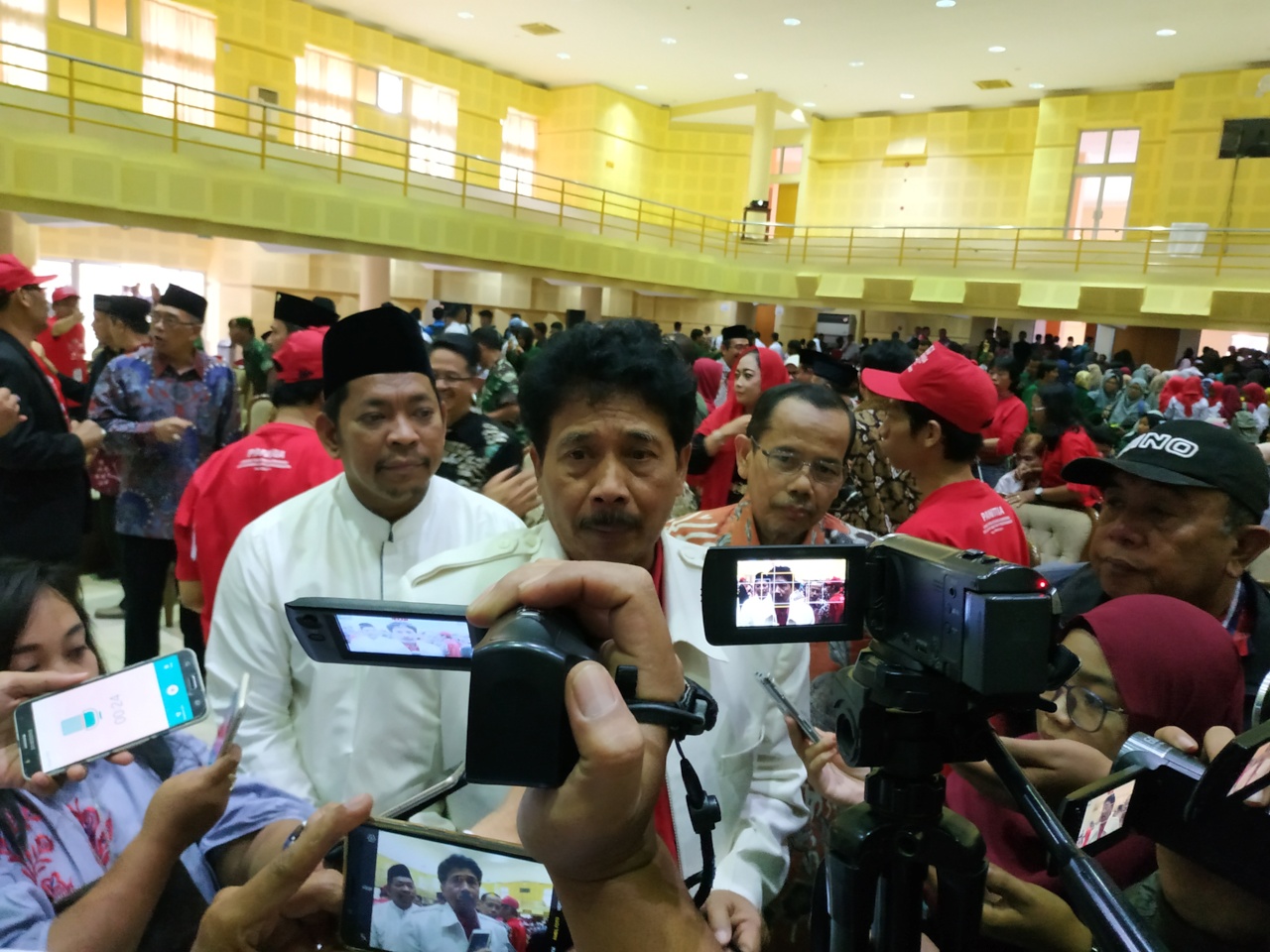 Rektor UIN Sunan Kalijaga Prof Yudian Wahyudi menjelaskan menghormati bendera adalah bagian dari keimanan.