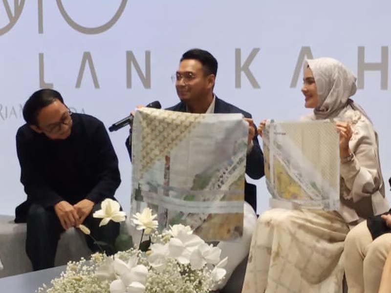 Scarf Hasil Kecerdasan Buatan di 1 Dekade Ria Miranda