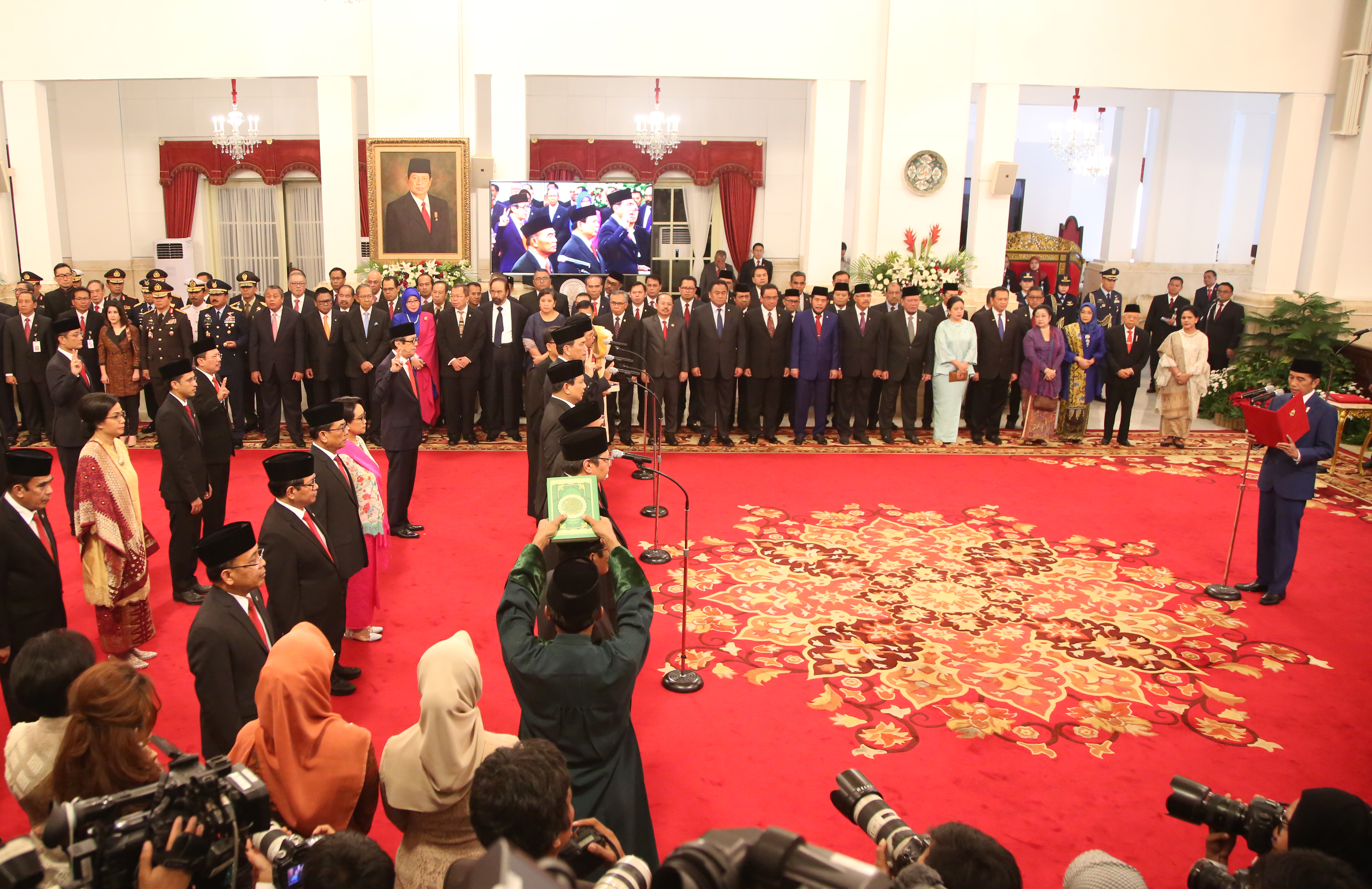 Prosesi pelantikan menteri Kabinet Indonesia Maju di Istana Merdeka