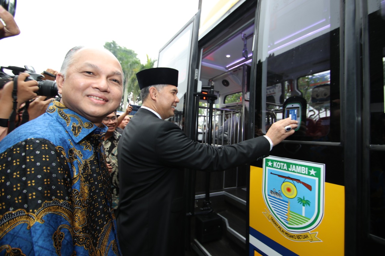 Capsule bus Koja Trans (Kota Jambi Transportasi) secara resmi beroperasi di Jambi, pada  Senin (28/10).