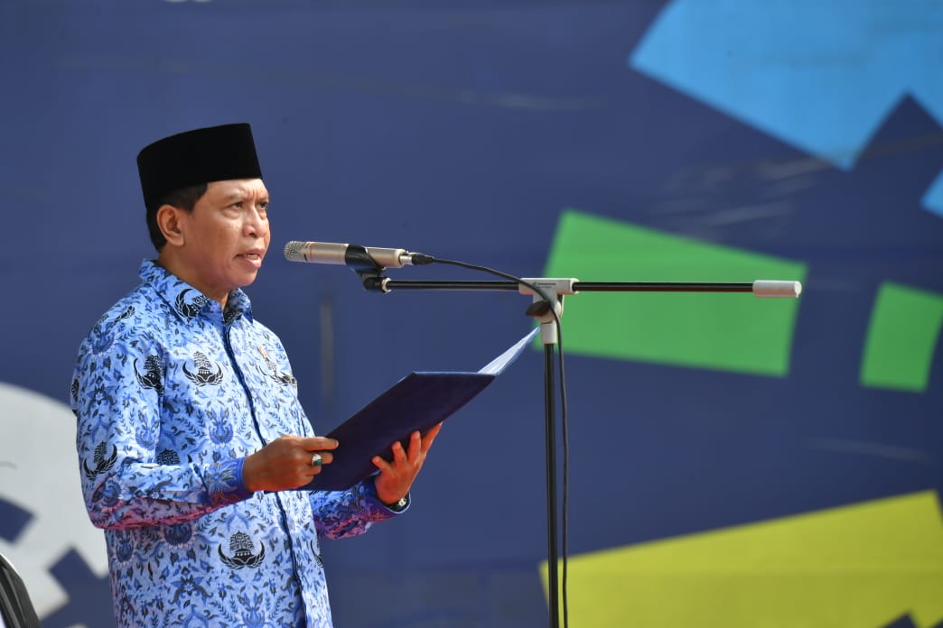 Menpora menjadi pembina upacara Peringatan Hari Sumpah Pemuda ke-91 di Halaman Utama Kantor Kemenpora, Senin (28/10).