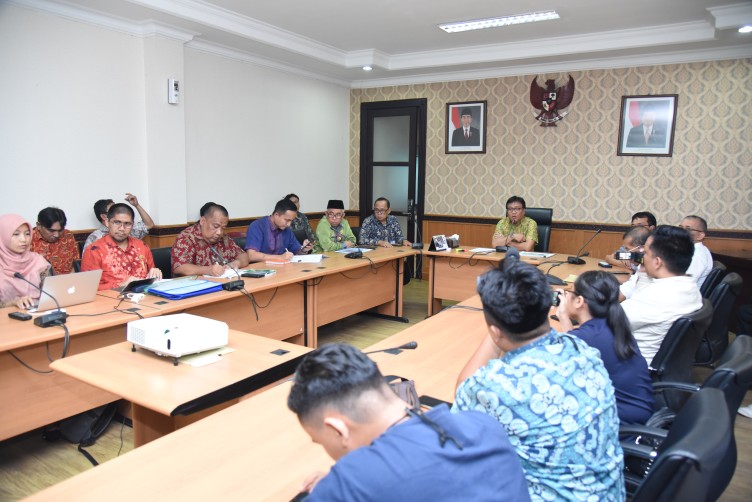 Rapat pembahasan rencana diberlakukan lagi Jamsoskes yang pernah dilaksanakan di Sumsel sebelum berintegrasi ke BPJS Kesehatan.