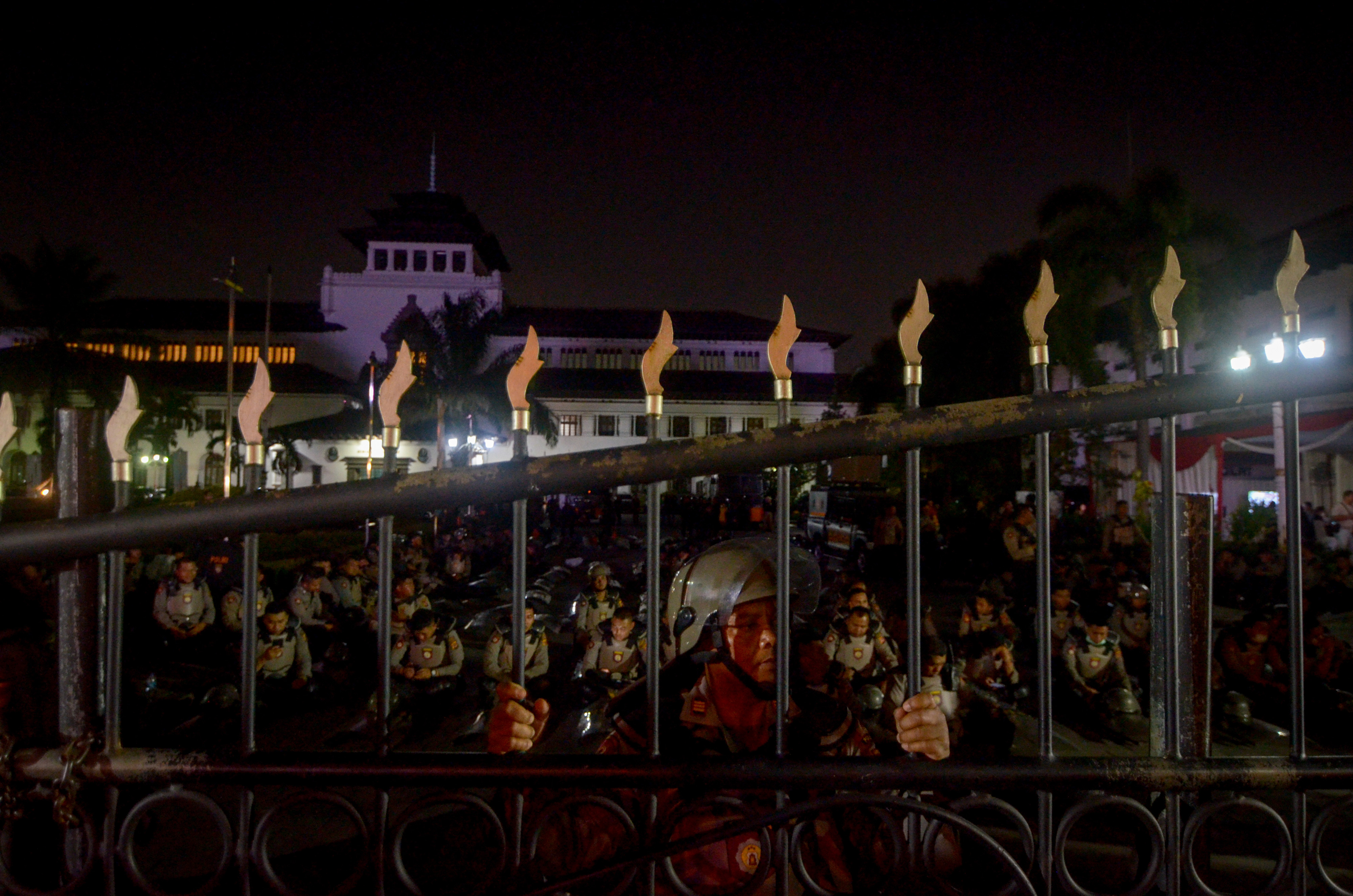  Pusat pemerintahan Provinsi Jawa Barat di Gedung Sate, Bandung, Jawa Barat. 