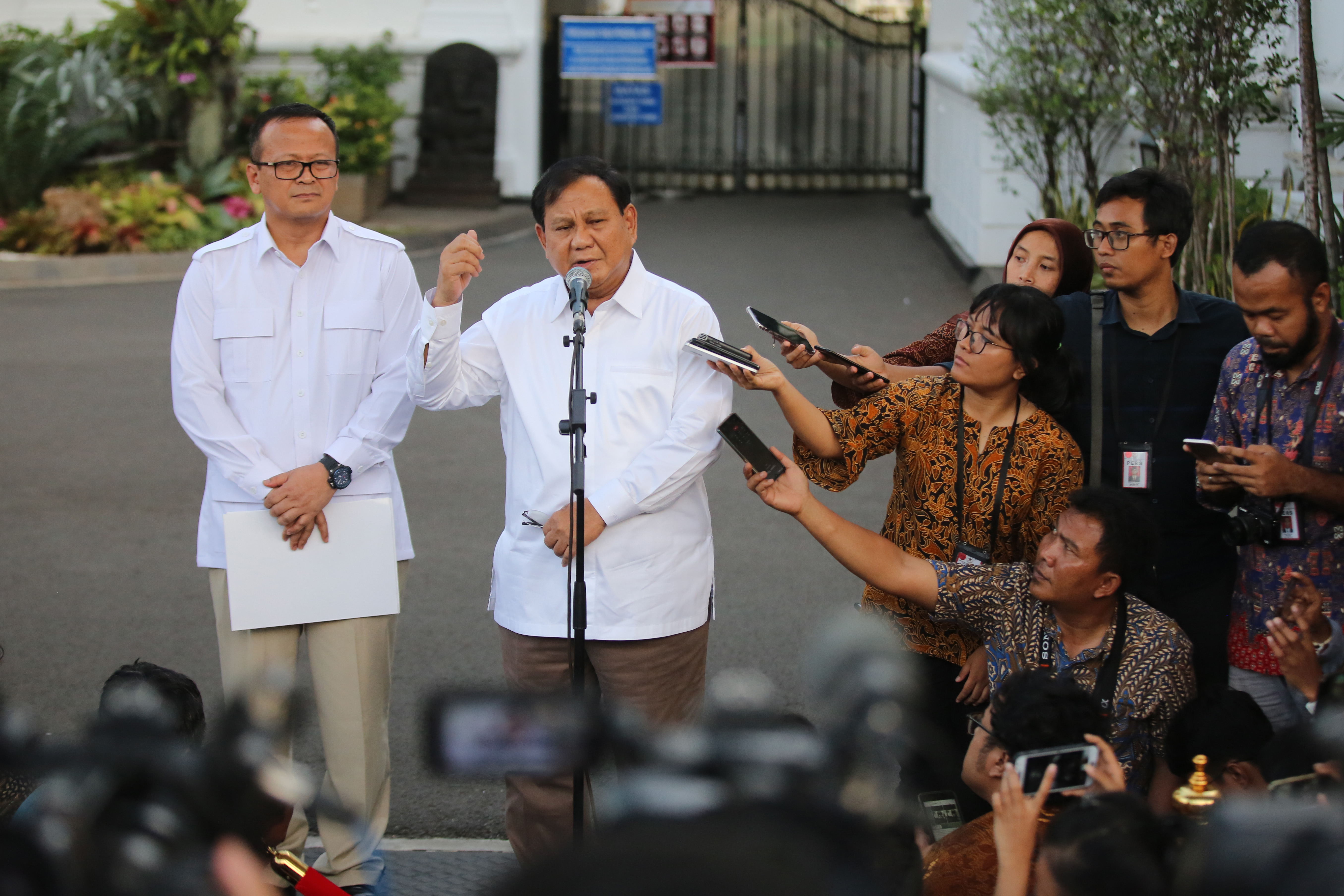 Ketua Umum Partai gerindra Prabowo Subainto memberikan keterangan usai bertemu dengan Presiden Joko Widodo