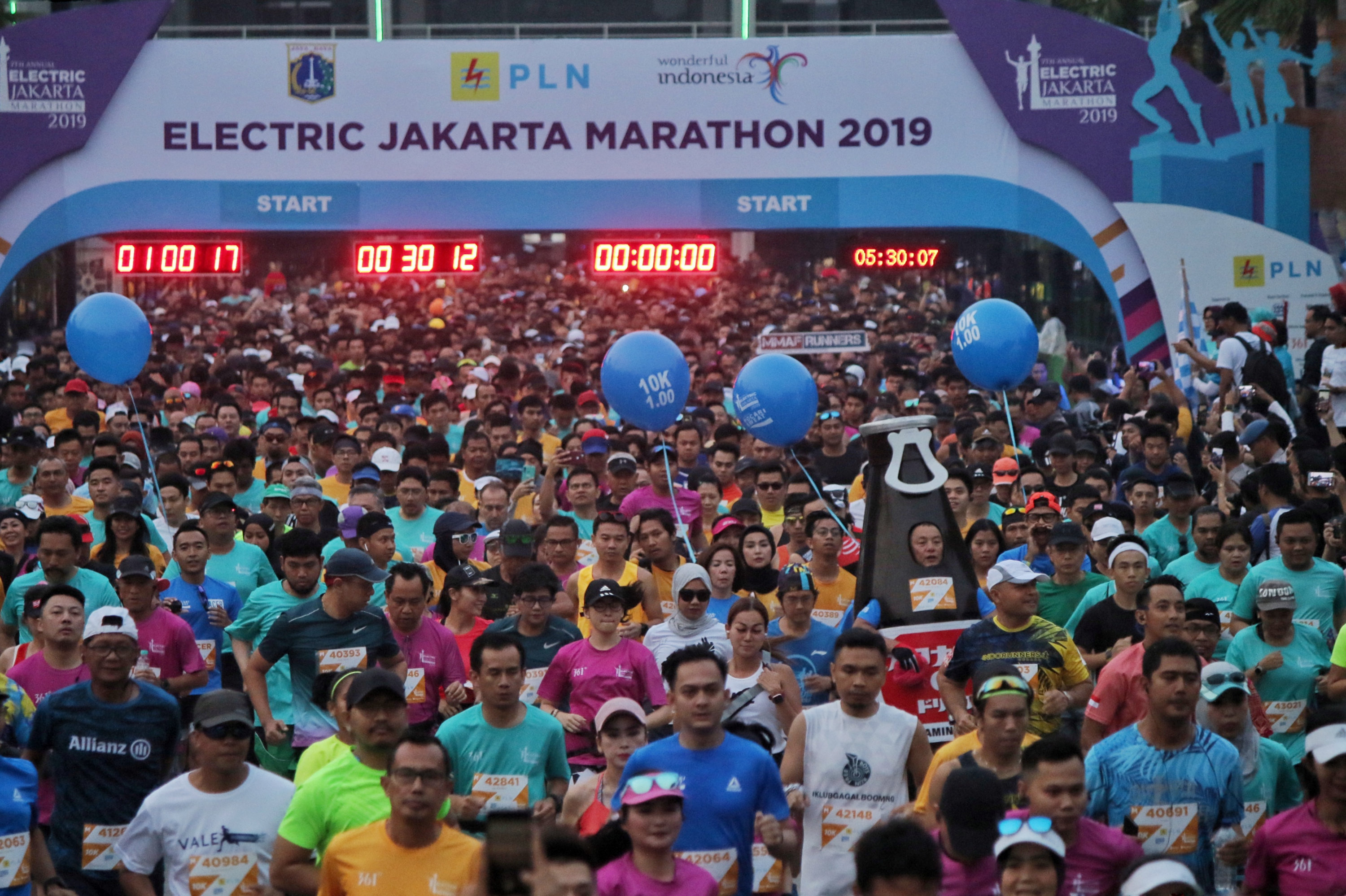 Electric Jakarta Marathon 2019 yang digelar hari ini, Minggu (27/10) diikuti 16.500 peserta dengan 1.421 peserta asing dari 32 negara.