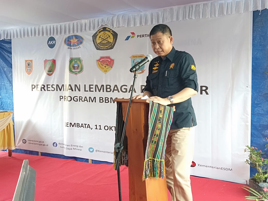 Menteri ESDM Ignasius Jonan meresmikan BBM Stau Harga di Lembata, NTT