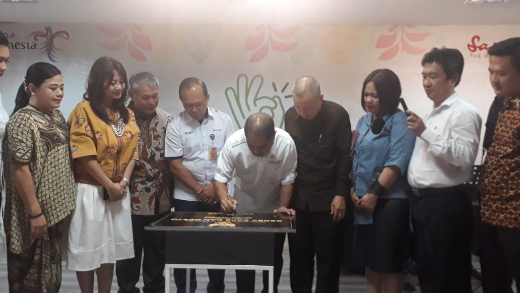 Menteri Pariwisata Arief Yahya meresmikan restoran dan cafe vegetarian di Sarinah, Jakarta. 