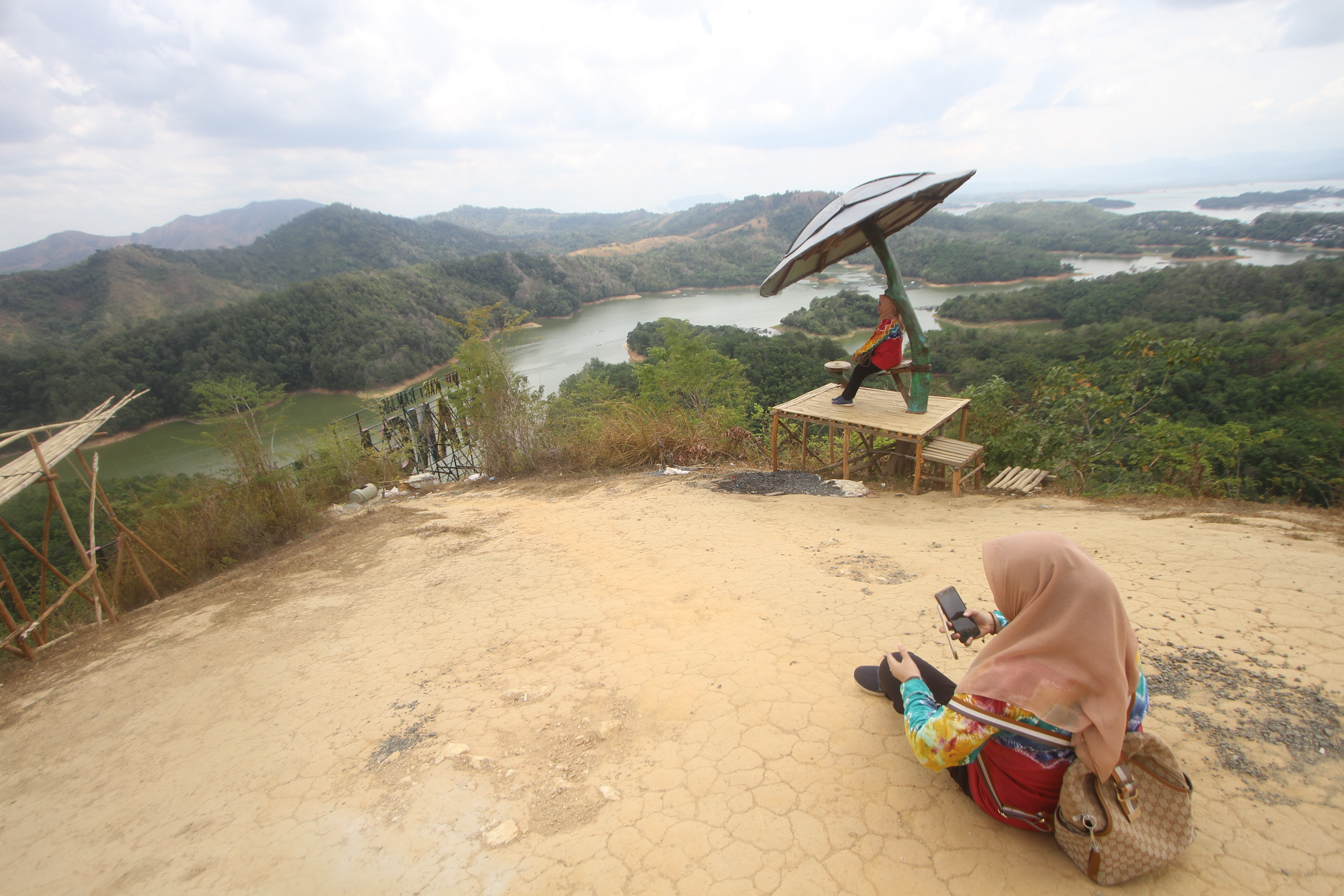  Bukit Matang Keladan sebuah obyek wisata alam di Kalsel yang menyerupai Raja Ampat.