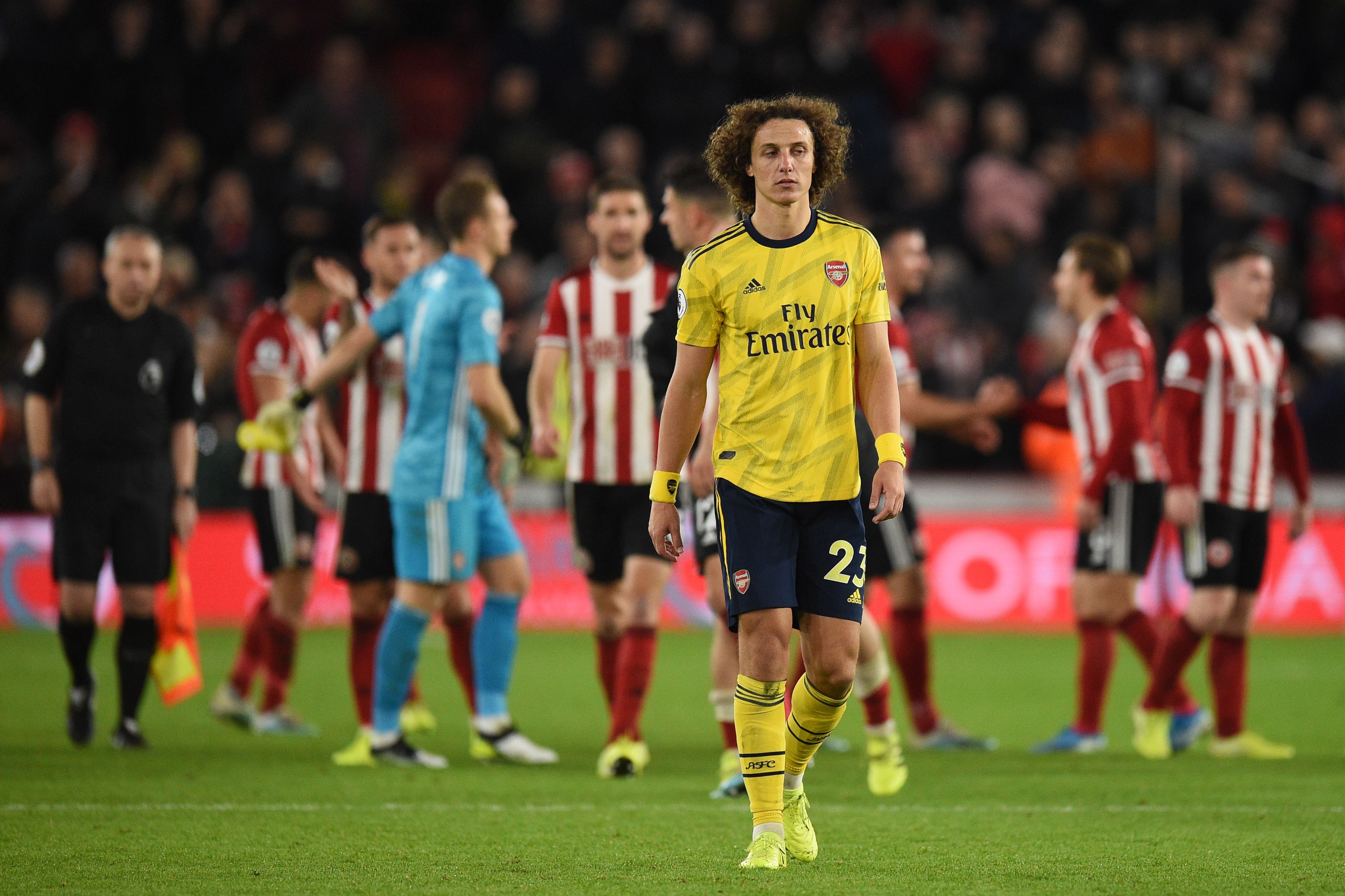 Bek Arsenal Brasil David Luiz (C) bereaksi di lapangan setelah pertandingan sepak bola Liga Premier Inggris antara Sheffield United dan Arse