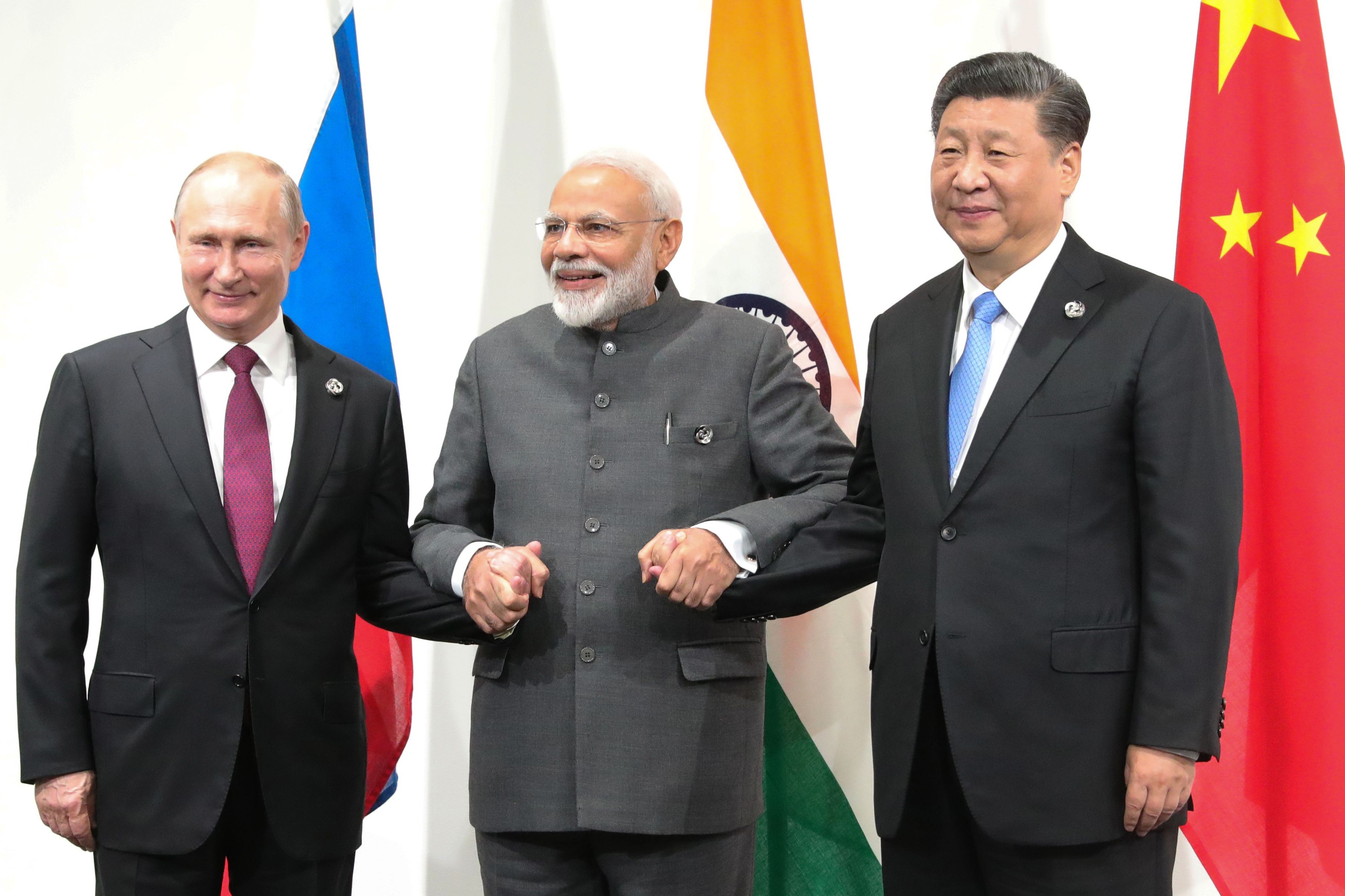 Narendra Modi saat bertemu Xi Jinping di KTT G20, Juni Lalu