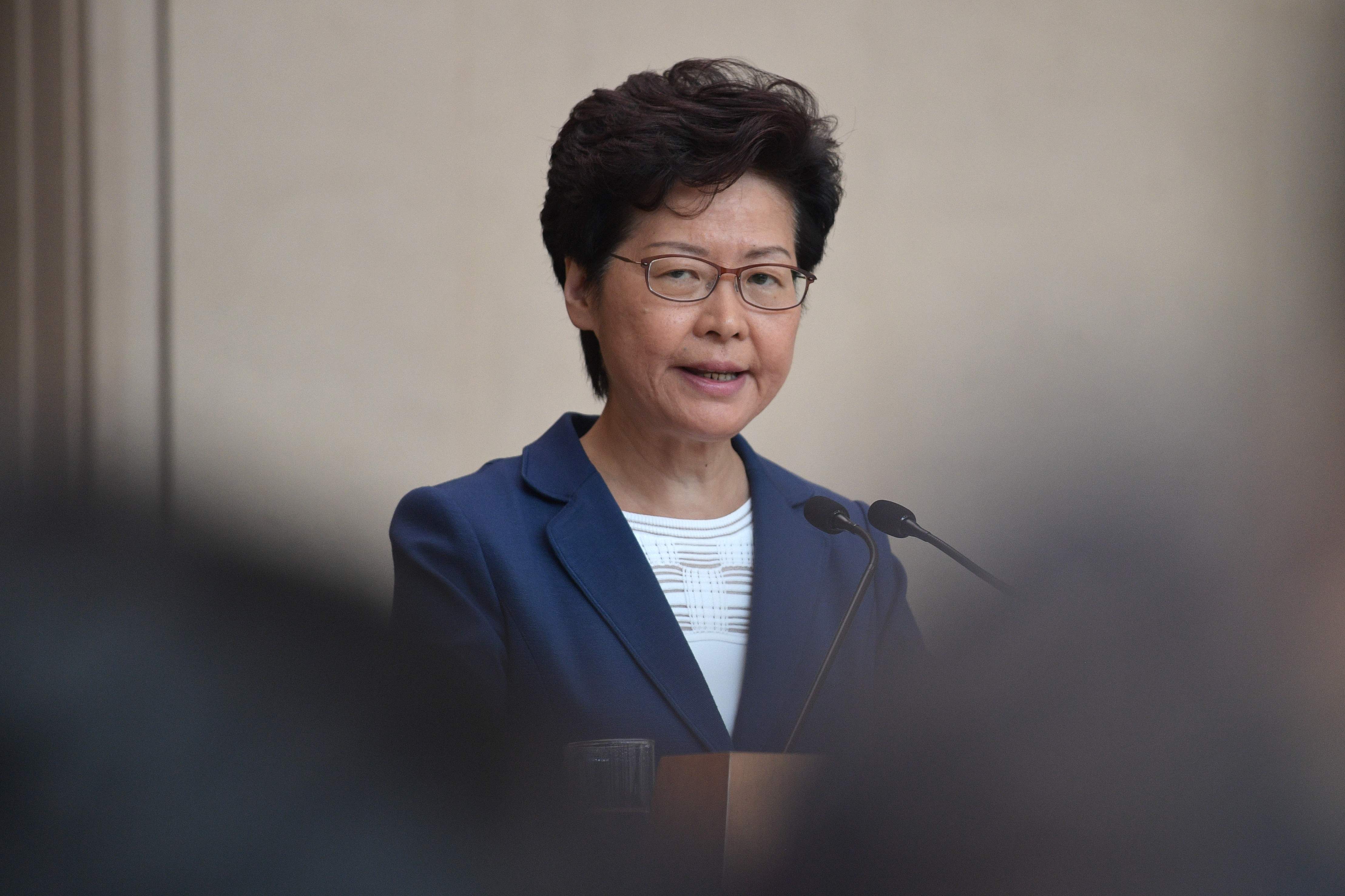 Kepala Eksekutif Hong Kong Carrie Lam ikut serta dalam konferensi pers mingguannya di Hong Kong pada 8 Oktober 2019.