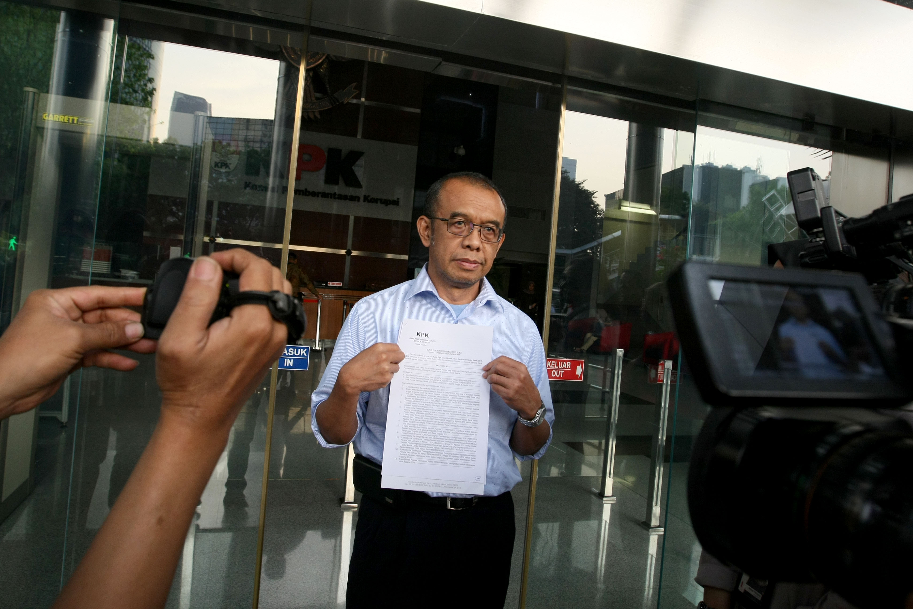 Sesmenpora Gatoft S Dewa broto usai menjalani pemeriksaan di KPK, Rabu (23/10)