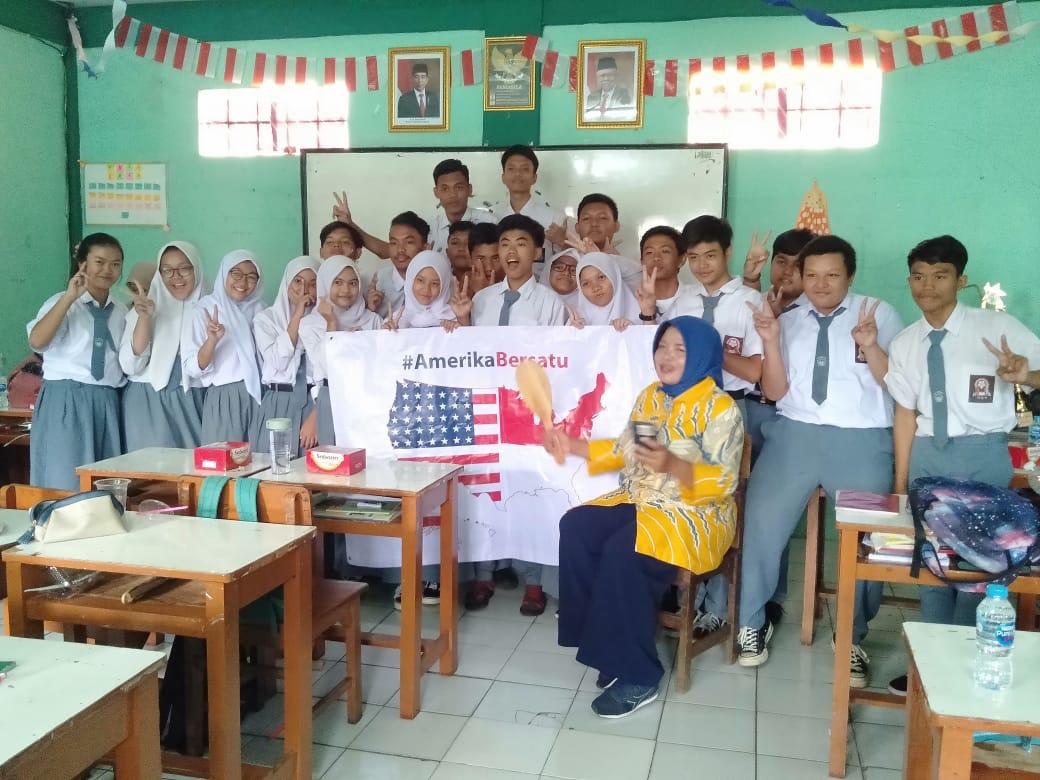 Mak Centong dan Amerika Bersatu membagikan Foto Presiden dan Wakil Presiden 2019-2024