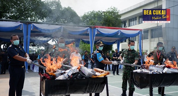  Pemusnahan bersama atas barang milik negara (BMN), pada Selasa (22/10) di halaman Kantor Bea Cukai Belawan, Medan, Sumut