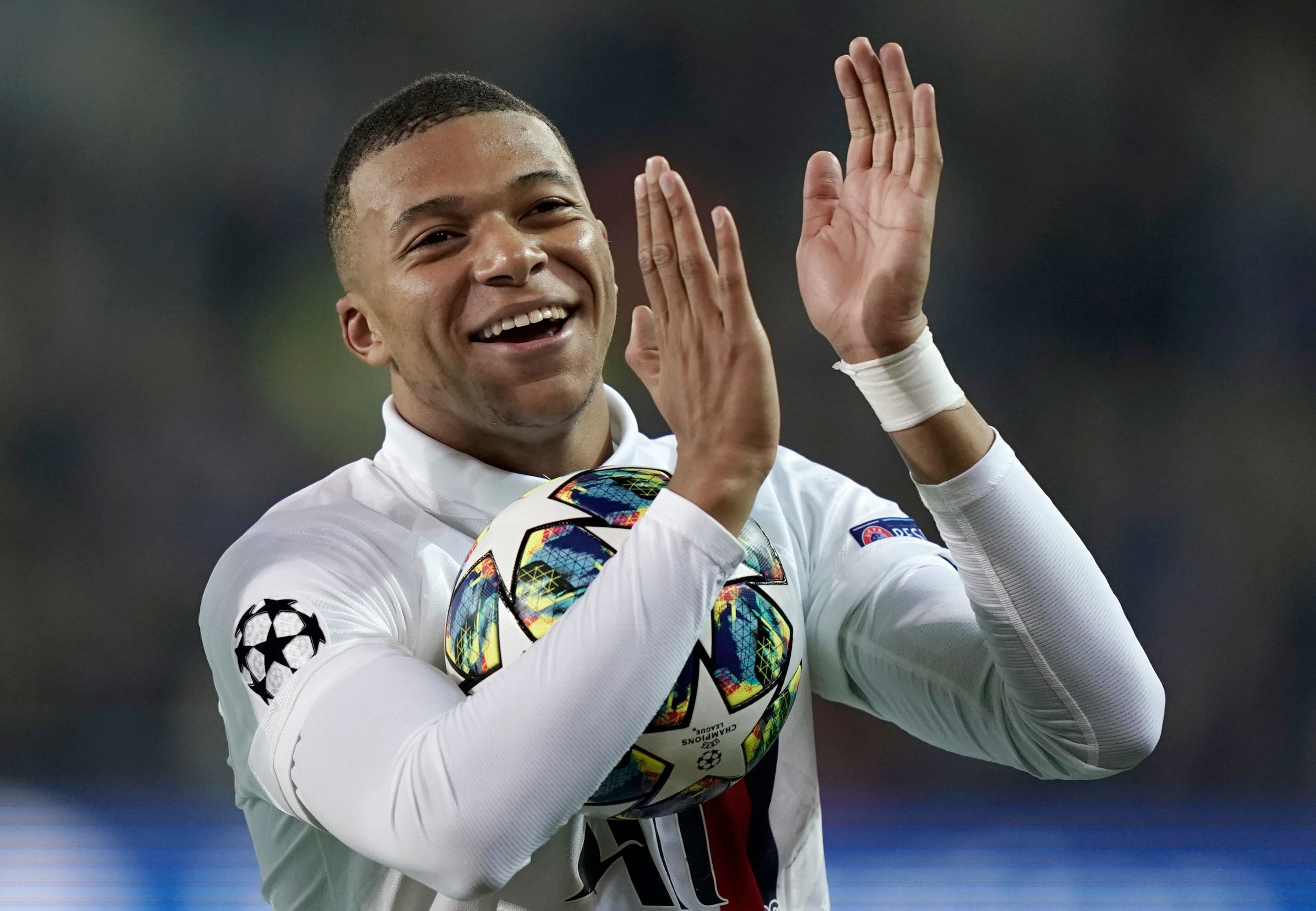 Kylian Mbappe melakukan selebrasi usai mencetak hattrick saat PSG menang telak 5-0 di markas Club Brugge
