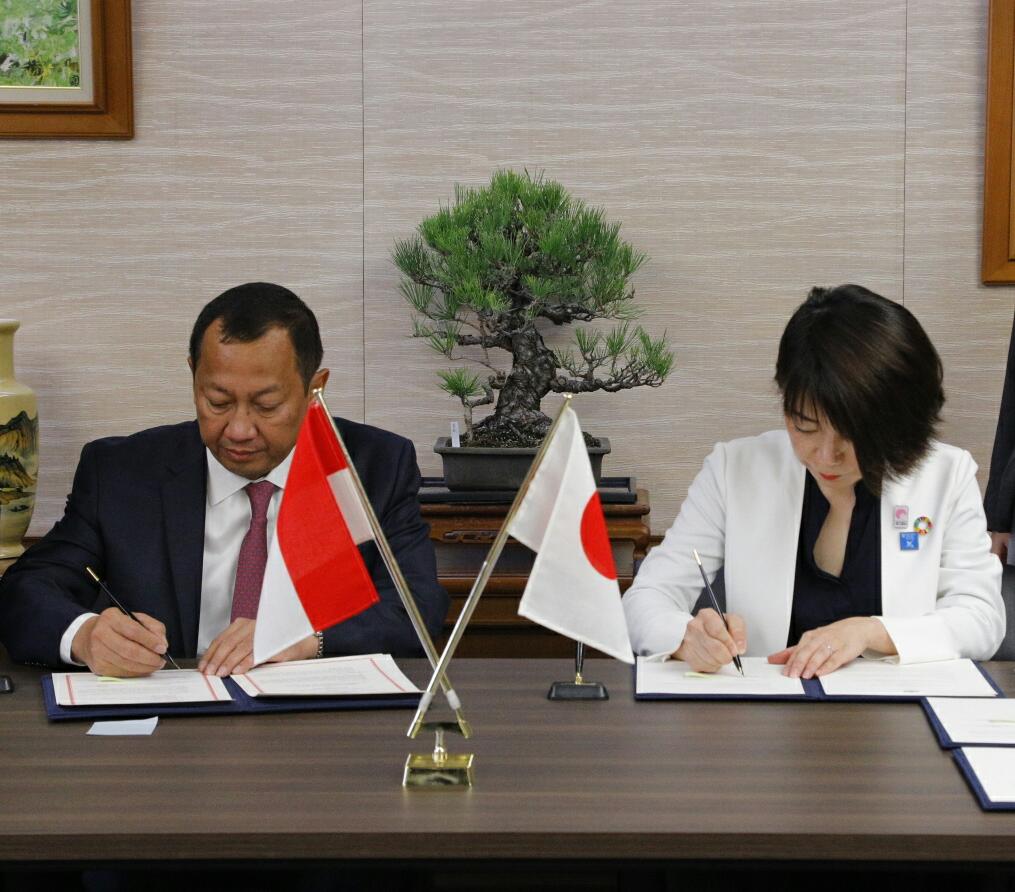  Sekjen Kemenkumham RI Bambang Rantam Sariwanto menandatangani Plan of Action dengan Kementerian Kehakiman Jepang di Tokyo, Rabu (16/10)