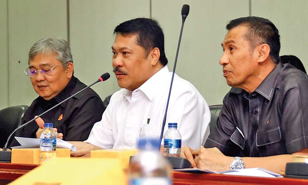 Jaksa Agung Muda Intelijen Jan S Maringka (tengah) menerima audiensi jajaran Direksi PT PLN yang dipimpin Plt Dirut Sripeni Inten.