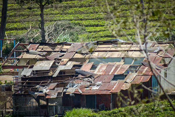 Rumah rusak akibat diterjang angin kencang