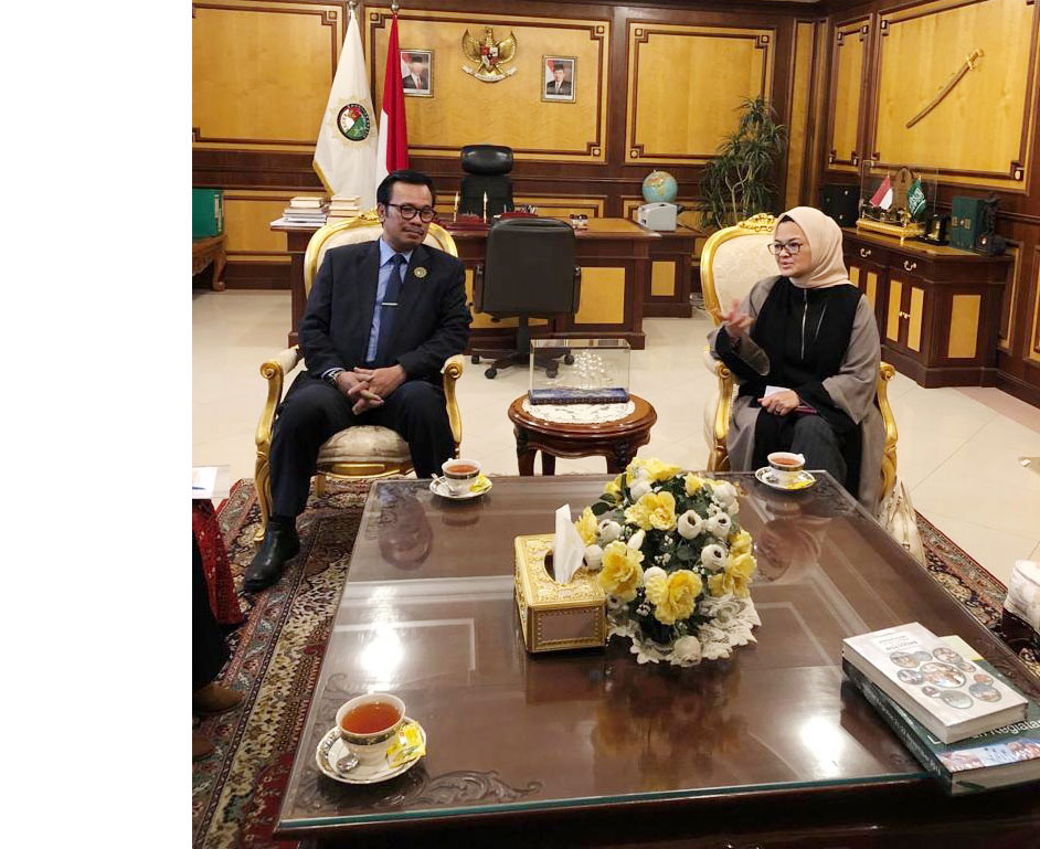  Kepala Badan POM Penny K Lukito berbincang dengan Duta Besar RI di Riyadh, Agus Maftuh mengenai peluang ekspor obat nasional  