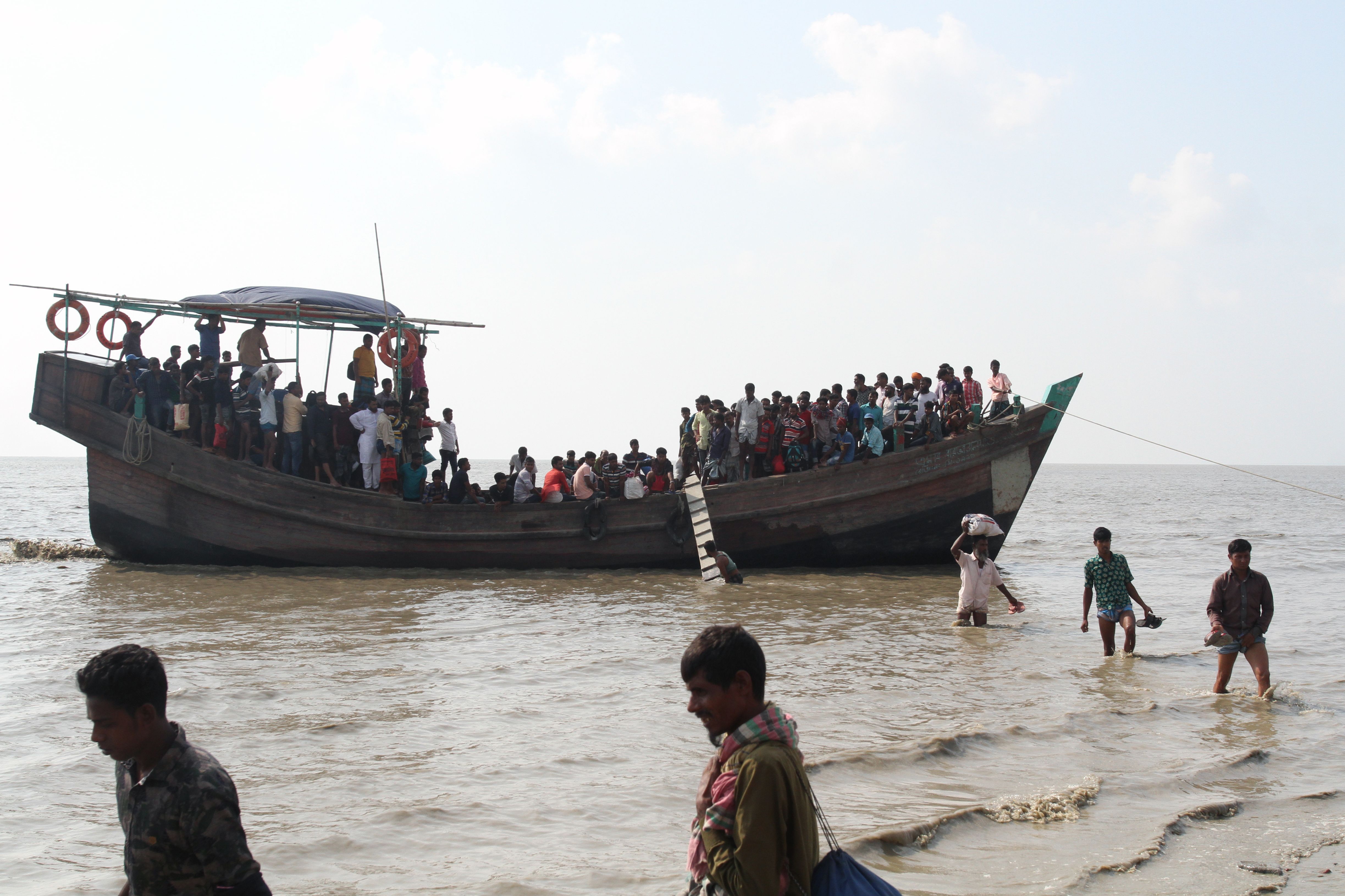 Para pengungsi Rohingya di pulau Bhashan Char di lepas pantai Bangladesh.