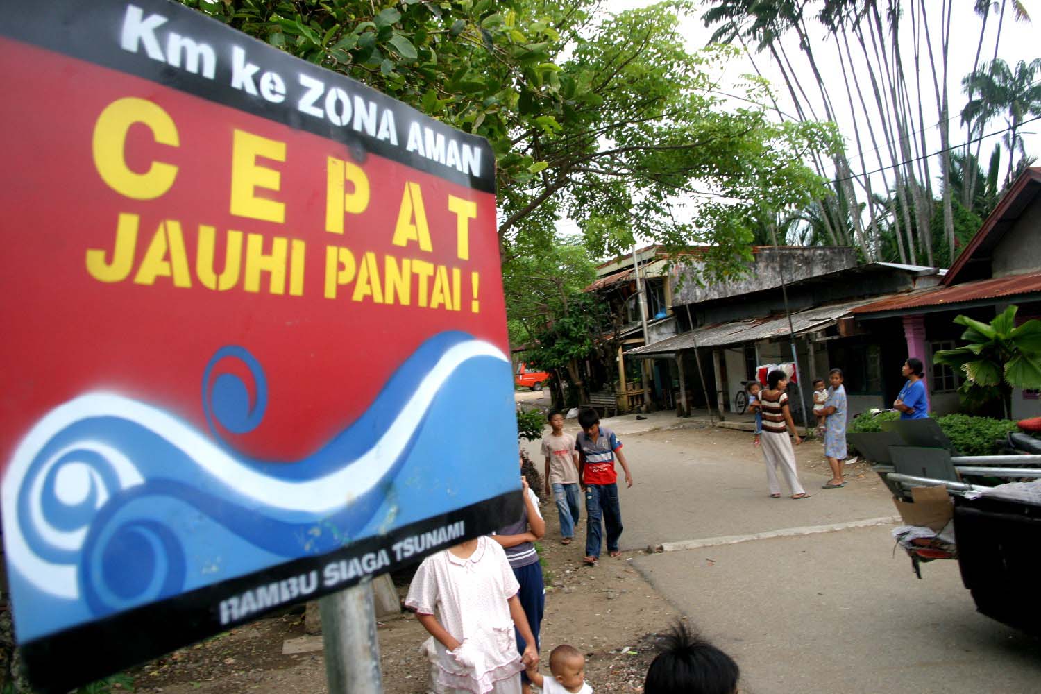 Gempa magnitudo 5,5 dipicu oleh penyesaran naik (thrust fault).