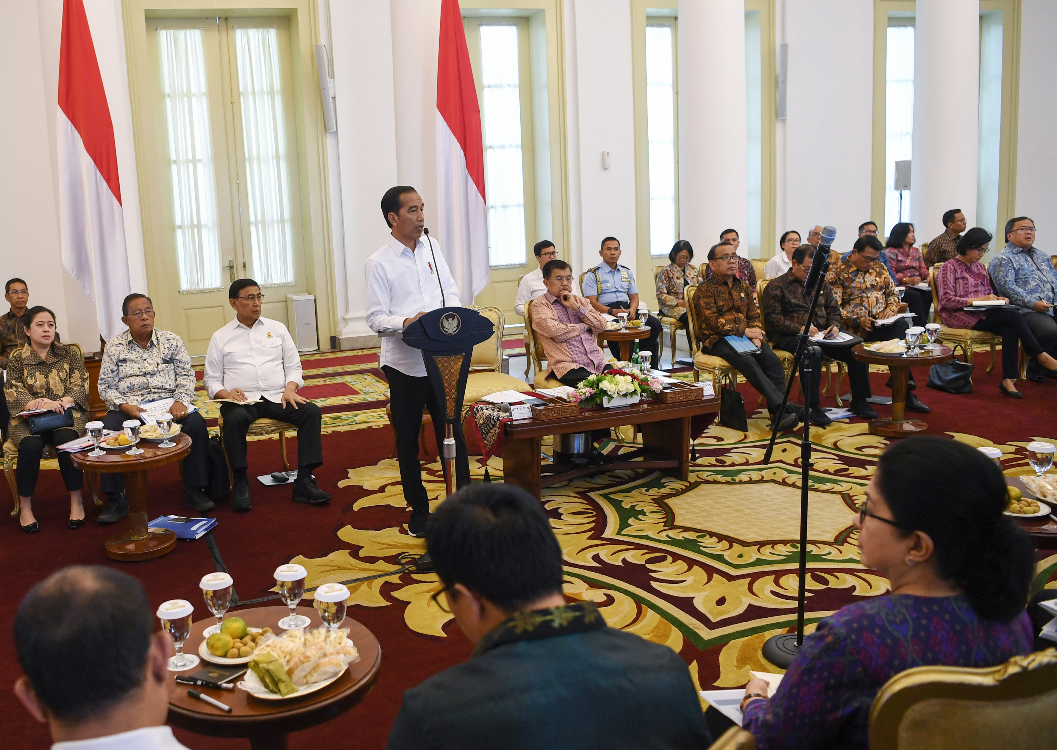Presiden Joko Widodo memberikan arahan ketika memimpin Sidang Kabinet Paripurna di Istana Bogor, Jawa Barat