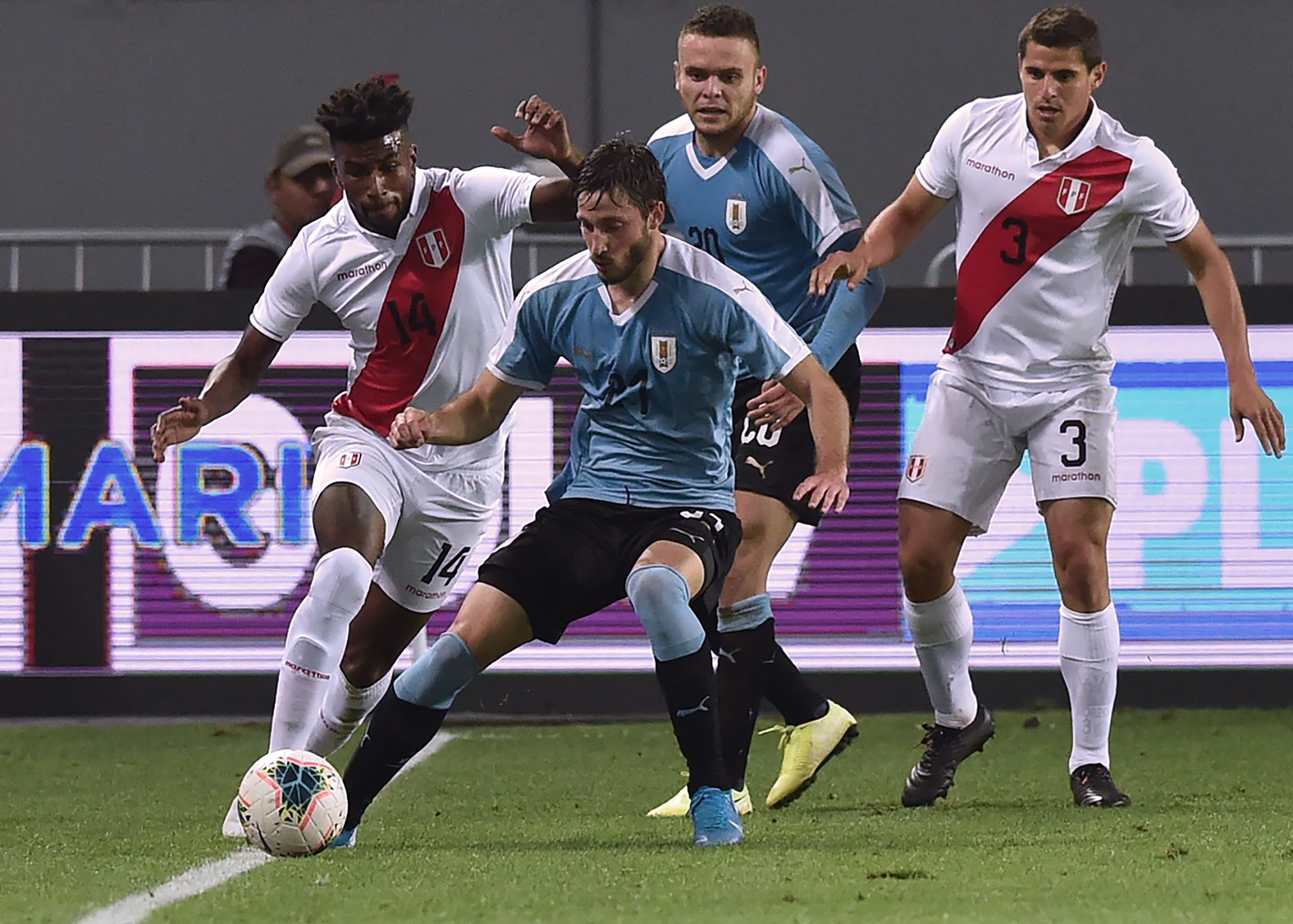 Bermain dengan 10 Pemain, Uruguay Imbangi Peru