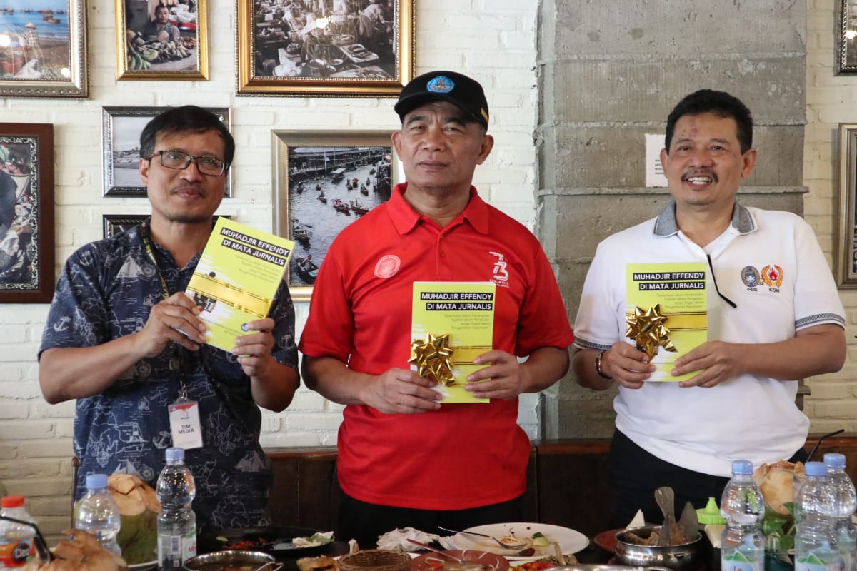 Momen peluncurkan buku berjudul Muhadjir Effendy Di Mata Jurnalis oleh Forum Wartawan Pendidkan