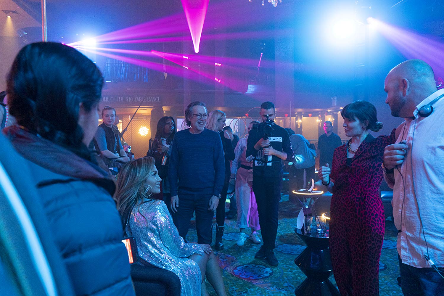 Jennifer Lopez (kiri) dan sutradara Lorene Scafaria (kanan) saat syuting Hustlers.