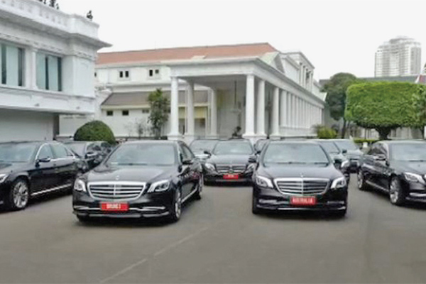 Pemerintah menyiapkan puluhan mobil Mercedes-Benz untuk menyambut kedatangan tamu-tamu kepala negara