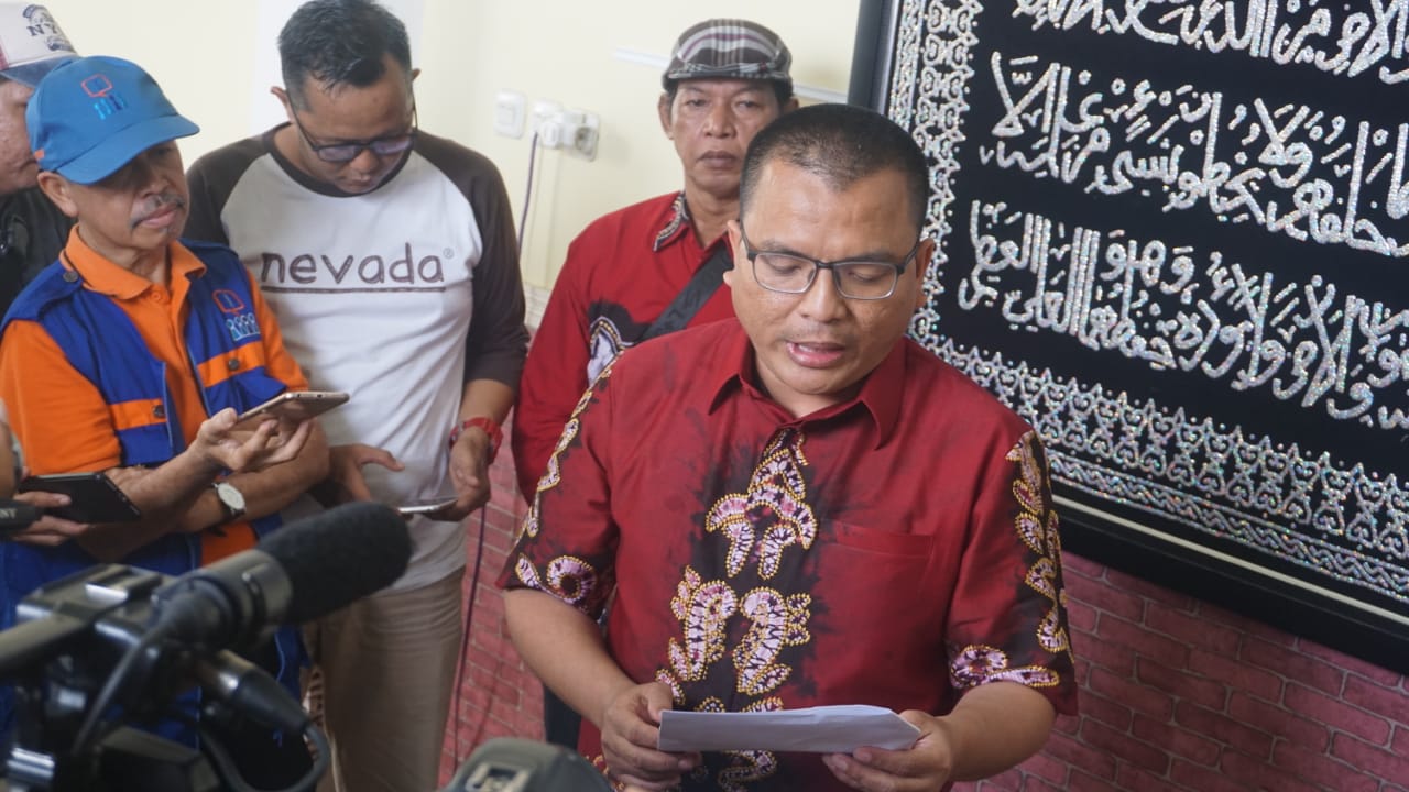 Mantan Menteri Hukum dan HAM, Denny Indrayana, saat memberi keterangan untuk maju Pilkada Gubernur Kalsel 2020.