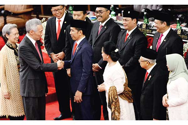 Presiden Joko Widodo dan Wakil Presiden Ma’ruf Amin mendapat ucapan selamat dari Perdana Menteri Singapura Lee Hsien Loong dan istri 
