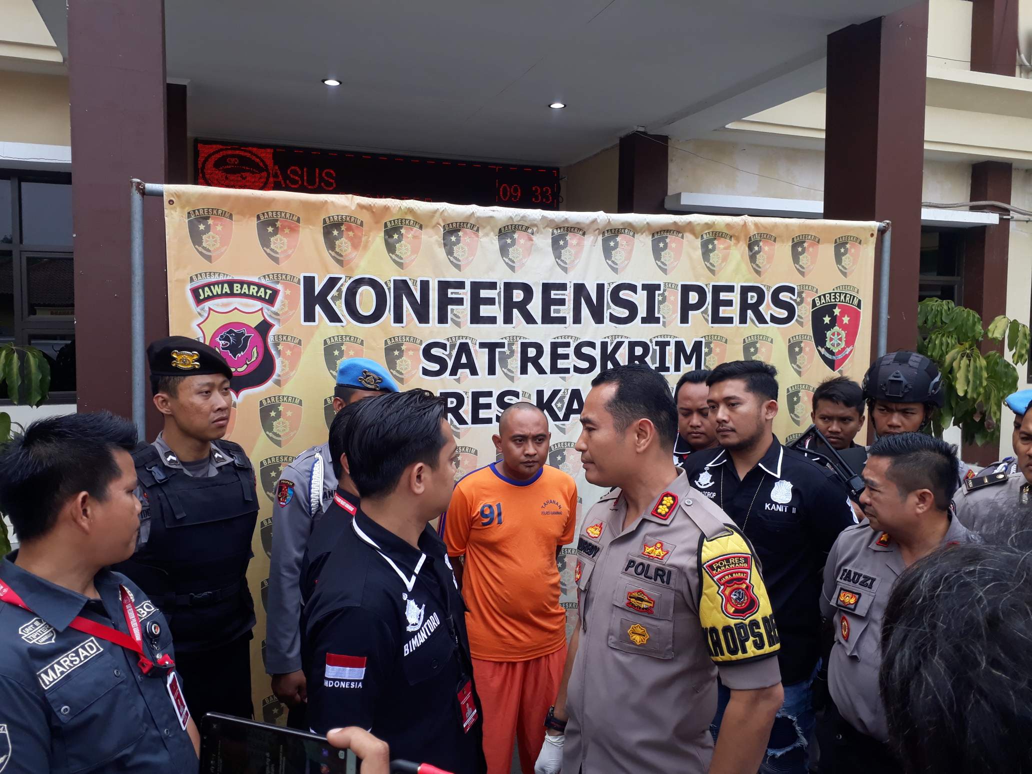  Polres Karawang menetapkan Ridwan Solihin,28 sebagai tersangka kasus pembunuhan teman kencan di kamar hotel, Selasa (15/10).