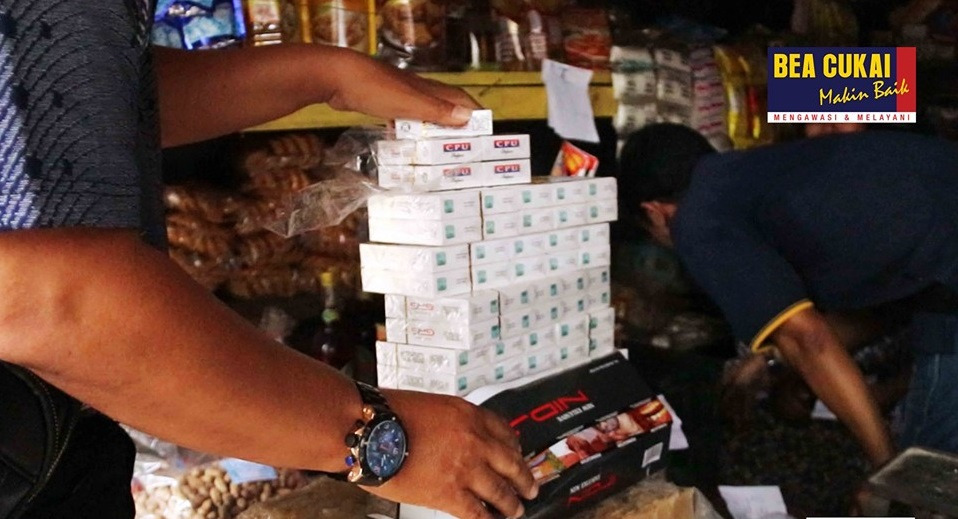 Tumpukan rokok ilegal yang disita pada operasi pasar gabungan.