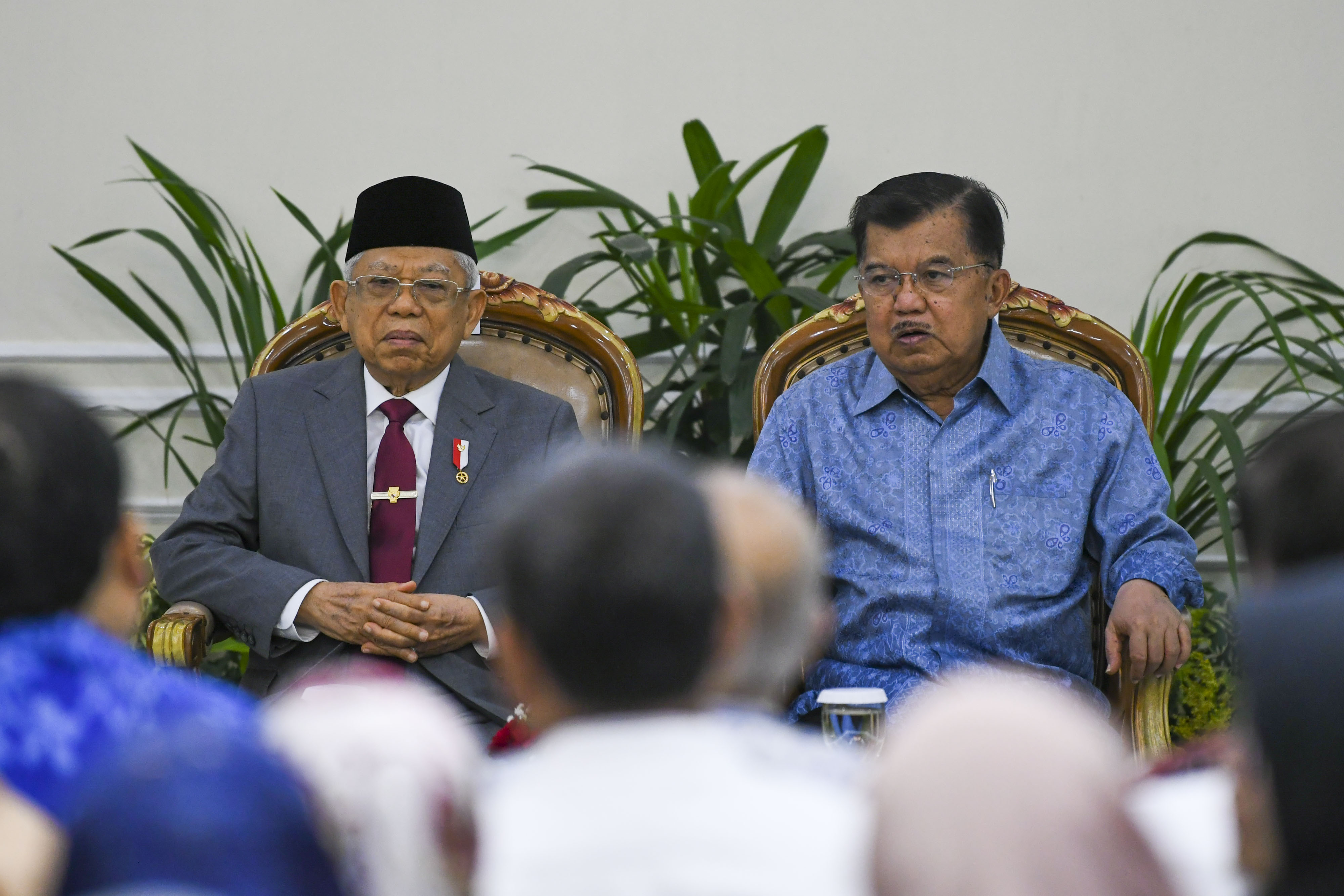 Wakil Presiden 2019-2024 Ma'ruf Amin bersama Wapres 2014-2019 Jusuf Kalla di Istana Wapres, Senin (21/10)