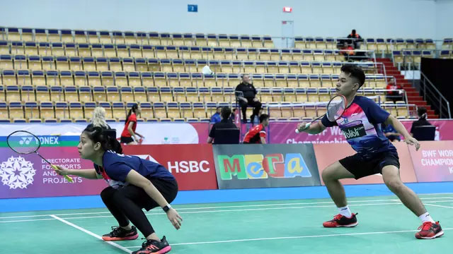 Di nomor ganda campuran, pasangan Leo Rolly Carnando/Indah Cahya Sari Jamil mengamankan tempat di setelah mengalahkan wakil Tiongkok Jiang Z