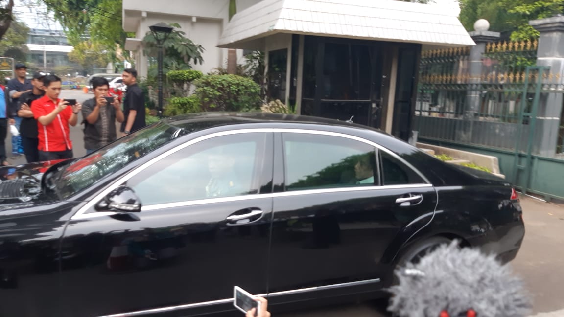 Presiden Jokowi saat menjenguk Menkopolhukam Wiranto di RSPAD Gatot Subroto