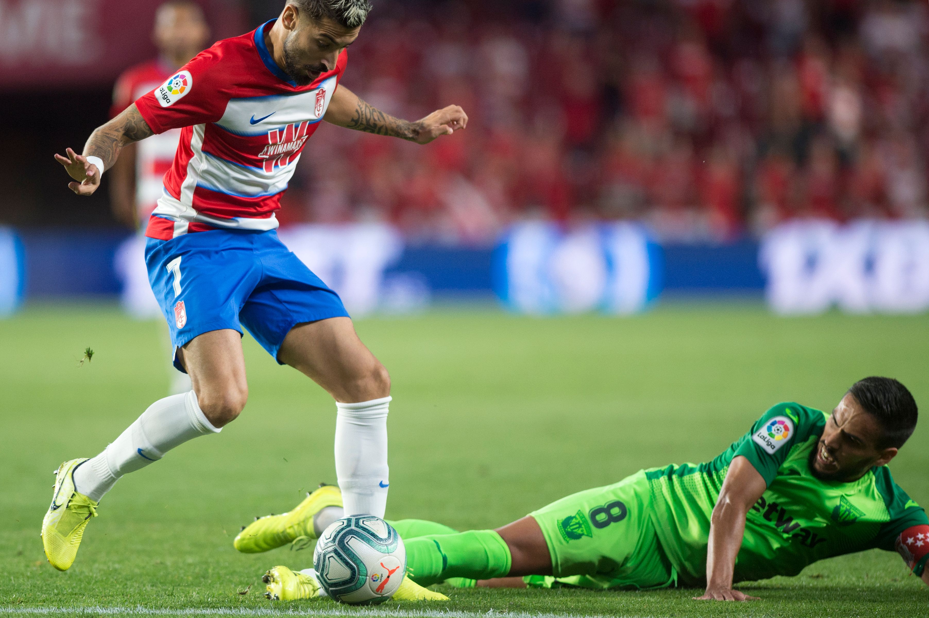 Granada Pecundangi Barcelona dan Madrid di Liga Spanyol