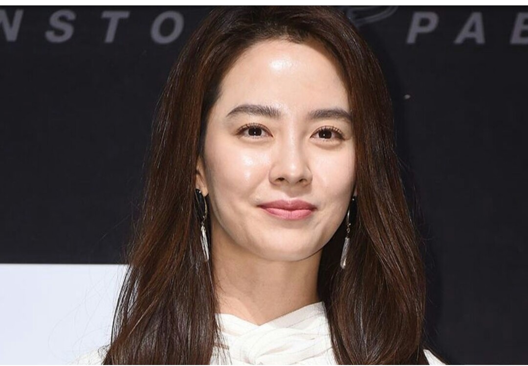 Song Ji Hyo 