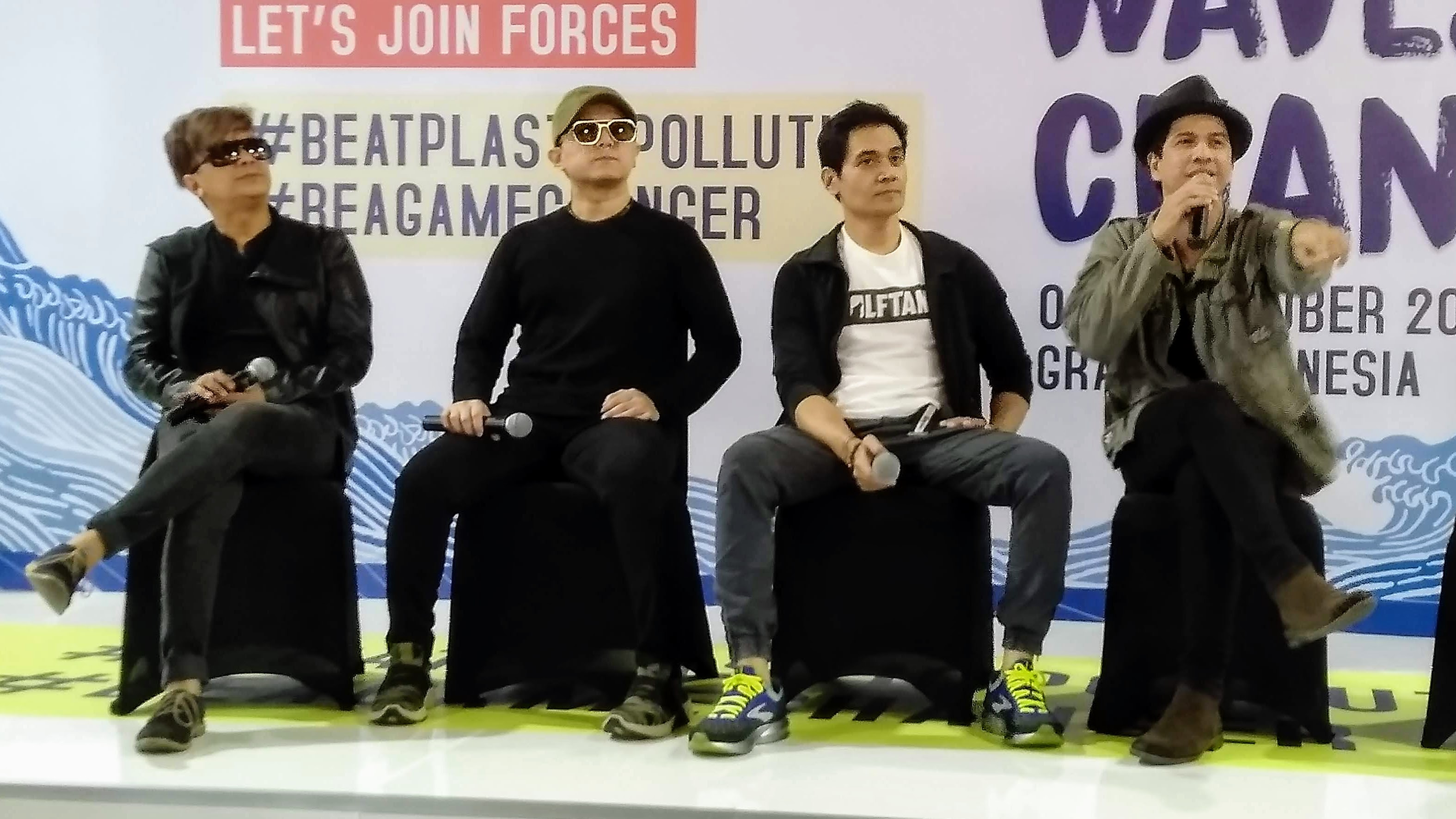 Personel Wolftank saat konferensi pers 'I Like Monday, I Like Nature: Music for Conservation', di Grand Indonesia, Jakarta, Jumat, (11/1).