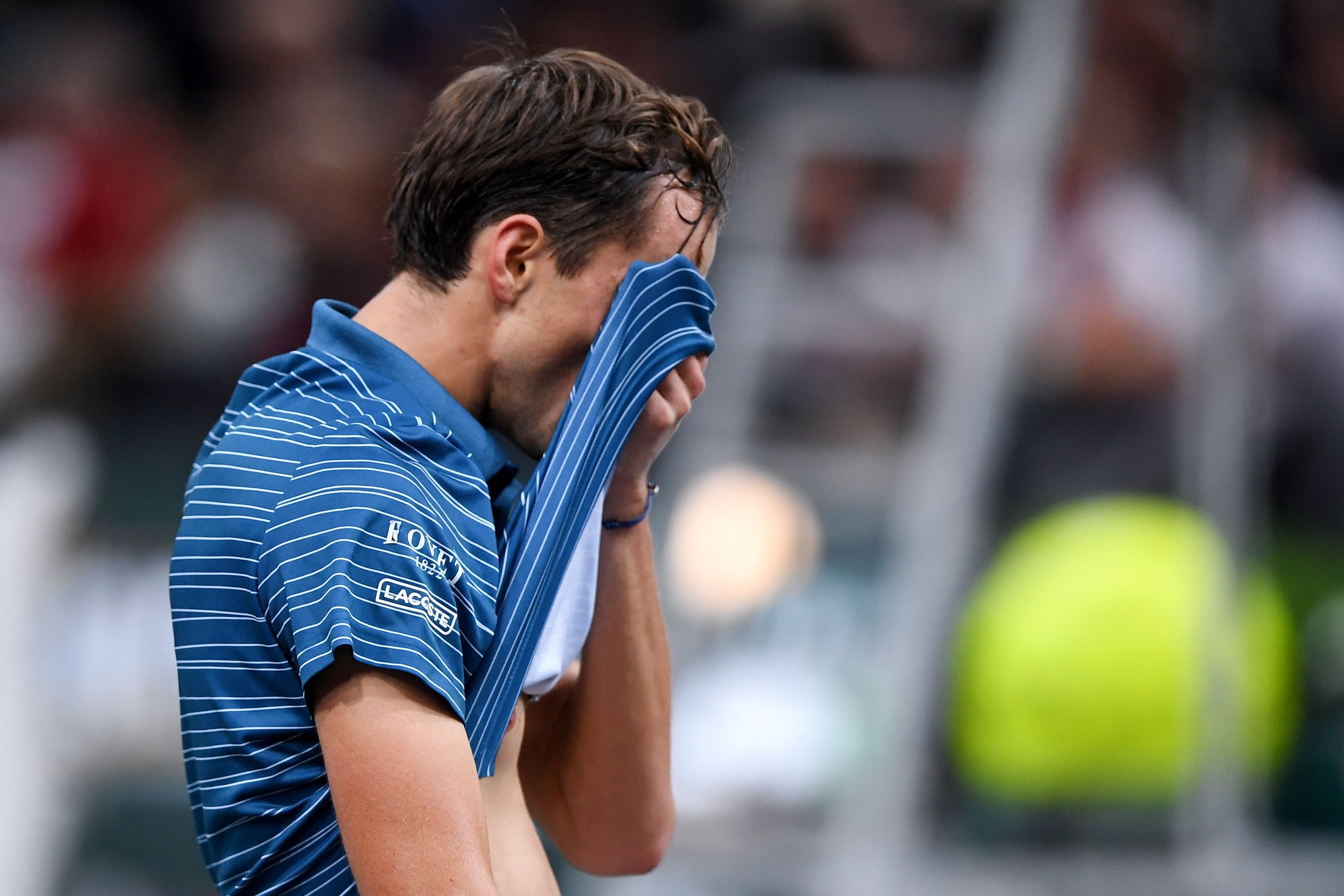 Daniil Medvedev bereaksi usai kalah dari Jeremy Chardy di laga Paris Masters