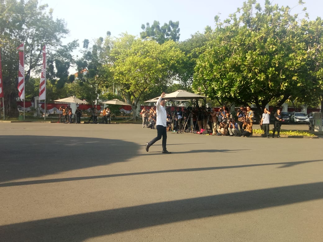 Sekjend Partai NasDem Johnny Plate tiba di komplek Istana Kepresidenan, Jakarta, hari ini.