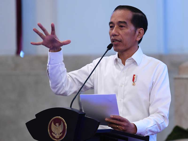 Presiden Joko Widodo memberi sambutan saat meresmikan pengoperasian Palapa Ring di Istana Merdeka, Jakarta, Senin (14/10/2019). 