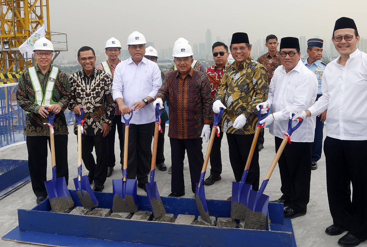 Topping off pembangunan kantor DMI