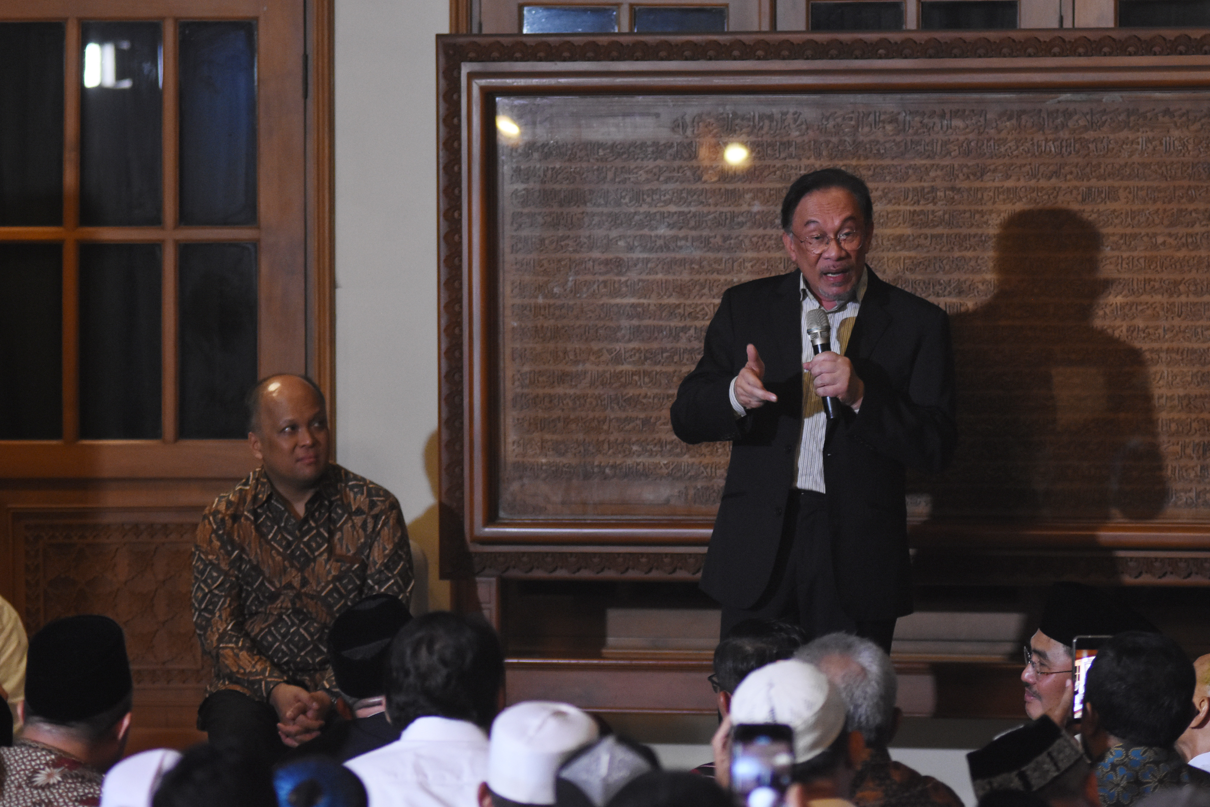 Anwar Ibrahim Sebut Habibie Kakak dan Sahabat