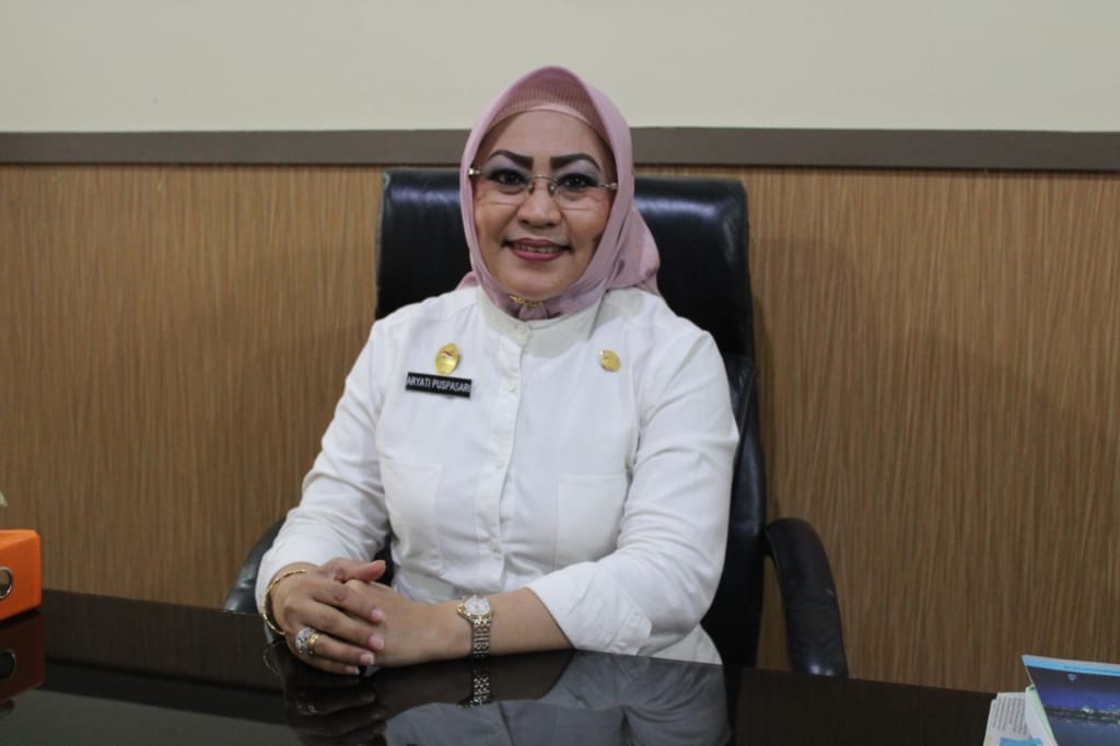 Kepala Dinas Dukcapil  Kota Makassar, Aryati Puspasari Abady menyatakan blanko KTP elektronik hanya bisa mencukupi 20 ribu pemohon. 