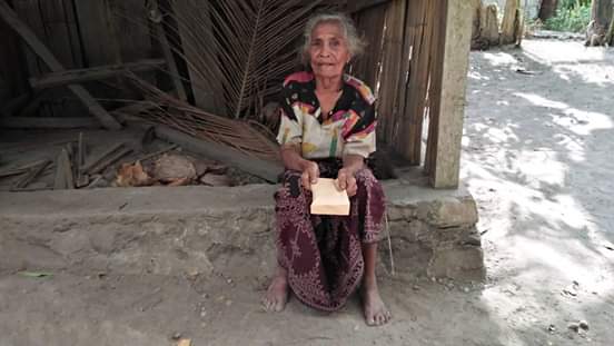 Paulina Poing, janda penerima bantuan Jokowi di Sikka, NTT