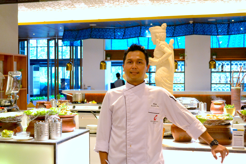  Executive Chef di restoran 100 Eatery & Bar Century Park Hotel Jakarta Kiki Dwi Septiawan