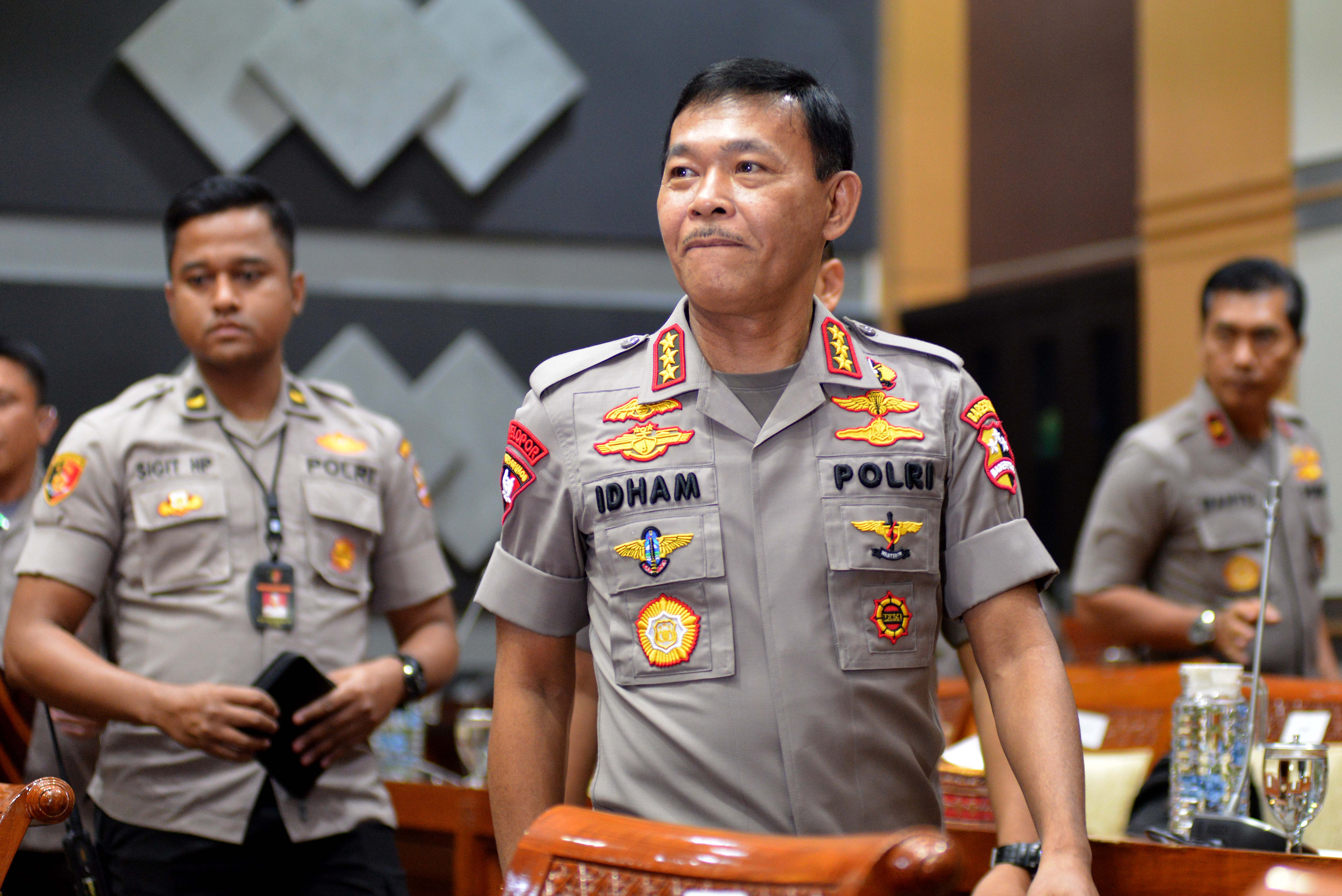 Calon Kapolri Komjen Idham Azis memasuki ruang rapat Komisi III DPR, Gedung Nusantara II, Kompleks Parlemen Senayan, Jakarta, Rabu (30/10).