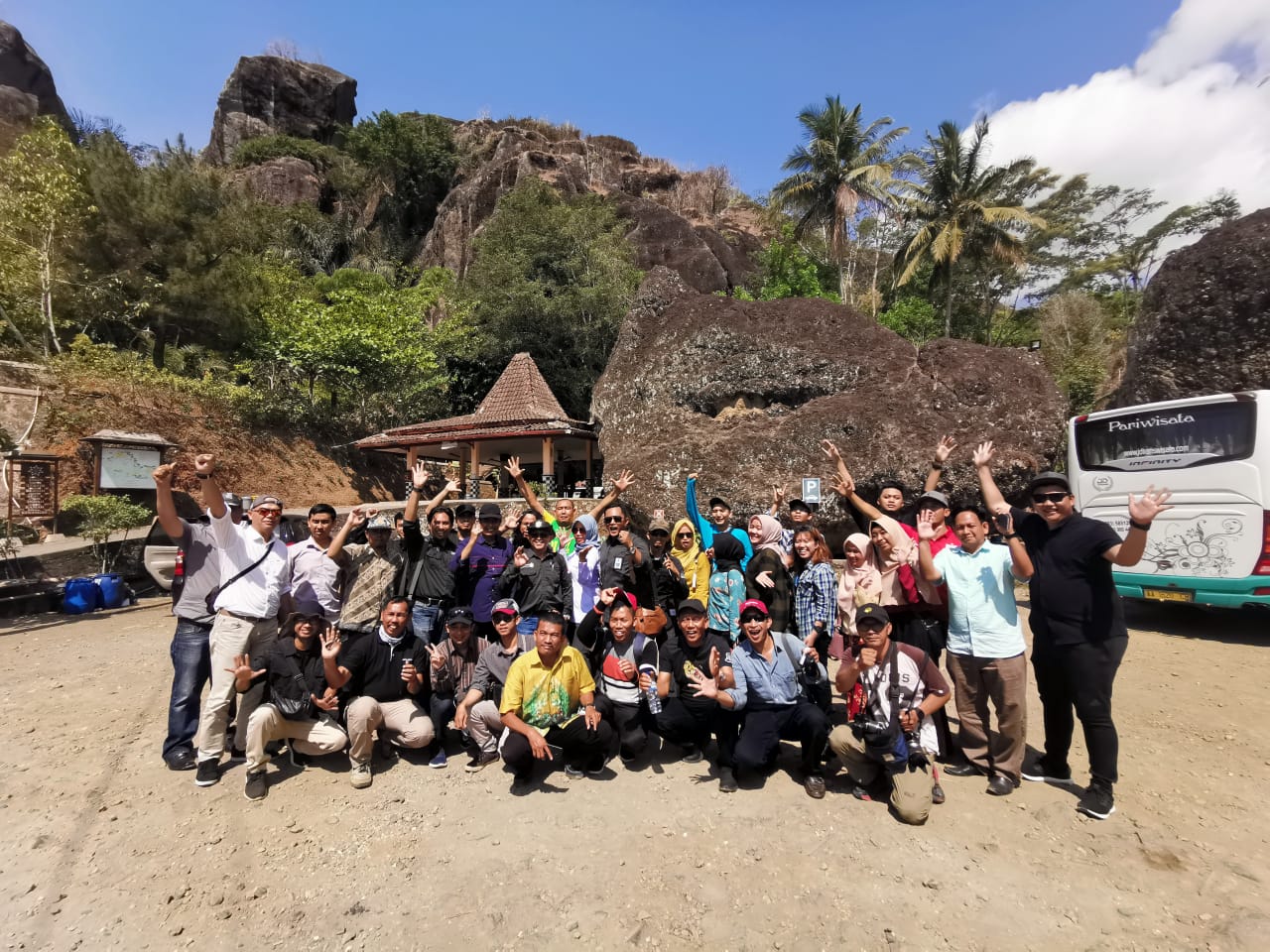 Rombongan Pemprov Kalsel yang melakukan studi banding ke geopark pegunungan Sewu.